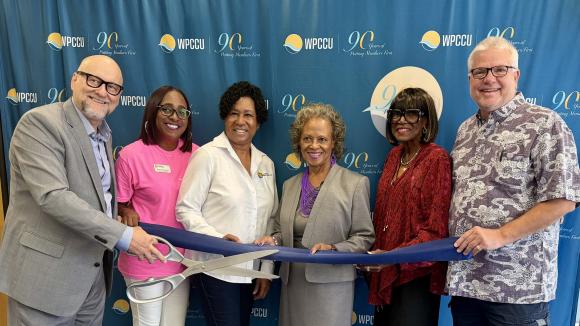 Execs and Board Ribbon Cutting